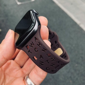 新款矽膠透氣 防水錶帶 適用Apple Watch 11代 10代 9 8 7 6 5 4 SE3 44mm 蘋果錶帶