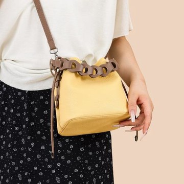 水桶包包女式2025新款純色百搭通勤單肩斜挎包小眾高級感手提女包