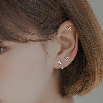999足銀花朵耳釘女小眾設計感純銀耳環螺絲養耳洗睡免摘耳骨飾品