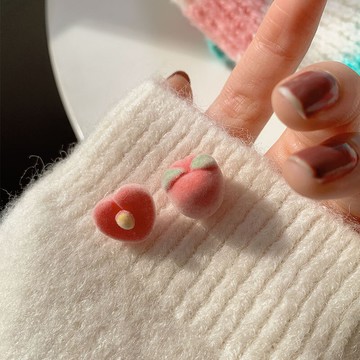 可愛桃子耳釘女年新款潮秋冬植絨耳環簡約小巧毛茸茸粉色耳飾