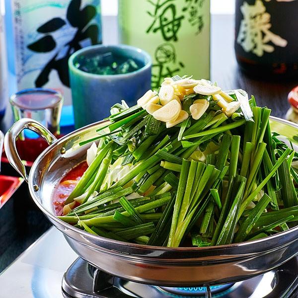 もつ鍋チャンポン麺セット（1人前）　国産牛もつにチャンポン麺をプラスした定番豚骨味・和風醤油味の二つの味から選べる人気のもつ鍋。調理も簡単！