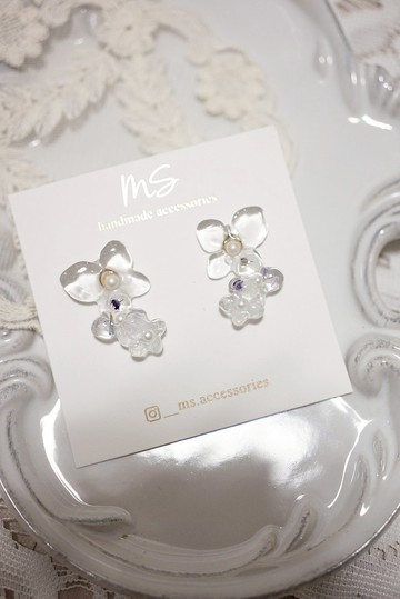 立體花瓣垂吊耳環 - 透明