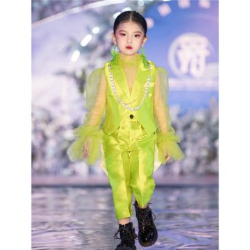 薇設計發布會新款青綠色男女同款模特走秀禮服西裝燕尾服夸張仙氣