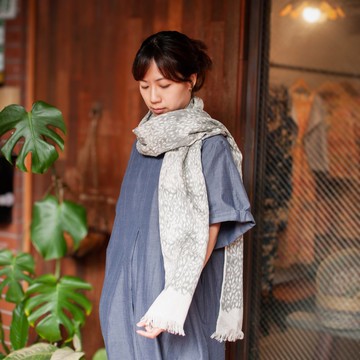 樹影絲棉披巾/圍巾_灰_公平貿易