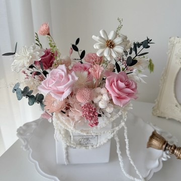 SEE 看見花藝設計 |情人節|永生玫瑰|開幕|晨霧花園擴香方形花禮