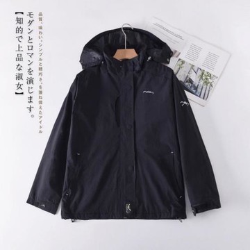 2022年春季新品防風防水保暖軟殼沖鋒衣出口單情侶款大碼厚外套