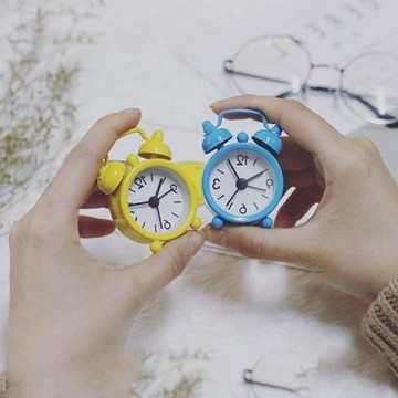 時鐘宿舍卡通鬧鐘鬧鐘1寸口袋小鬧鐘小朋友臥室學生兒童迷你床頭