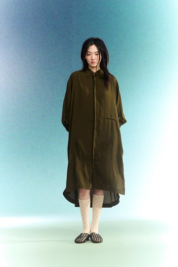 澎袖尖領洋裝