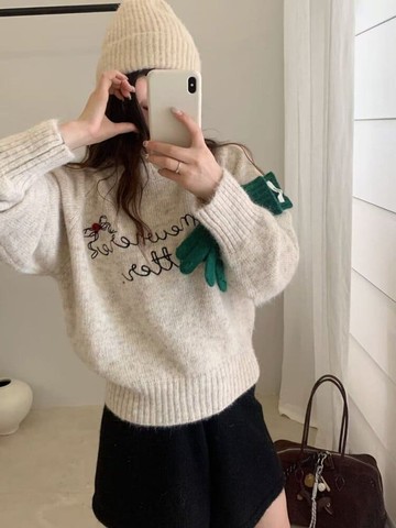 【百搭系列】自在悠游刺繡字母圓領毛衣
