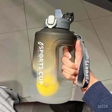 ⚡台灣客製化⚡ 大容量水杯耐高溫男士運動便攜大水壺學生噸噸桶太空杯帶吸管杯子0801 FQEZ