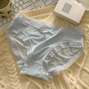 【Maggie+】薄款柔軟甜美中腰蕾絲滾邊女用三角褲-藍色