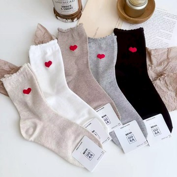 正韓國襪  中筒襪  韓襪  愛心襪  ins風 刺繡 花邊襪 立體 女性襪 學生襪 流行襪  台灣賣家 台灣出貨