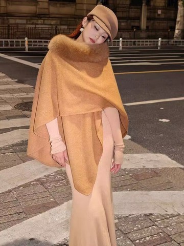 💕甜心大尺碼💕大尺碼外套 新款毛領斗篷披肩女秋冬高級感時尚顯瘦寬松開衫毛呢系帶皮草外套