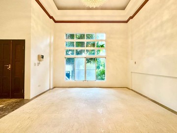 文山特區旁｜官邸級安全隱私｜雙車庭園別墅｜高雄市鳥松區龍華北街