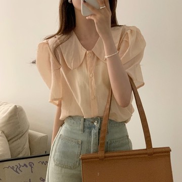 MOCO韓版chic百搭簡約可愛娃娃領拼接壓摺泡泡袖排扣純色襯衫
