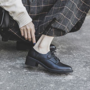 香港單鞋女粗跟新款學院英倫風中跟春秋系帶百搭黑色軟皮小皮鞋潮