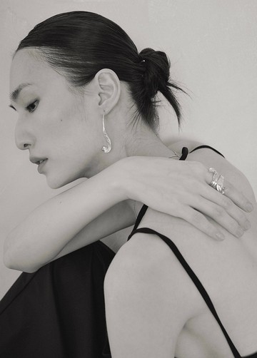 靜日隱光 捲蕨垂式耳環