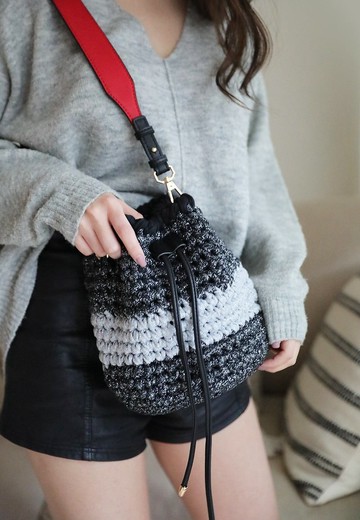 全人手編織水桶包 Shimmer Bucket Bag