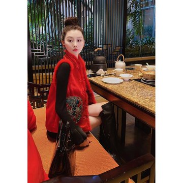 新中式女裝時尚減齡洋氣獨特別致刺繡唐裝中國風紅色盤扣馬甲外套