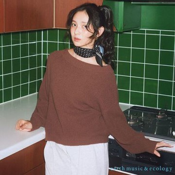 〚earth music〛蓬鬆毛絨感寬領羅紋針織上衣