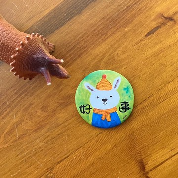 插畫霧面大胸章-好事兔子