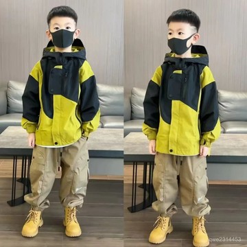 春秋必備！男童衝鋒衣外套春秋款春秋新款中大童潮酷帥撞色戶外連帽外套 男童春秋運動外套 衝鋒衣外套 兒童連帽外套 秋天上衣