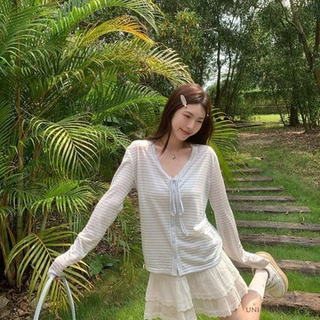 【臺灣出貨】秋季v領撞色條紋微透長袖t恤衫女新款時尚百搭設計感罩衫上衣上衣女長袖上衣大碼T恤女