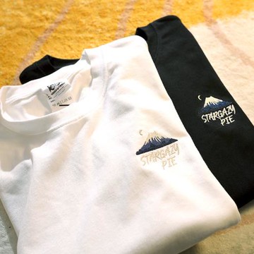 Upch 蒼山負雪,自足下皆云漫 簡約日系短袖刺繡寬松學生純棉情侶t