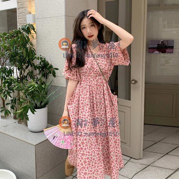連身裙洋裝碎花連身裙女春夏 溫柔風粉色收腰顯瘦V領法式短袖桔梗裙【淘夢屋】