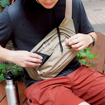 日本戶外休閒 機能防潑水輕量尼龍側背/胸包Made in Japan by CIE