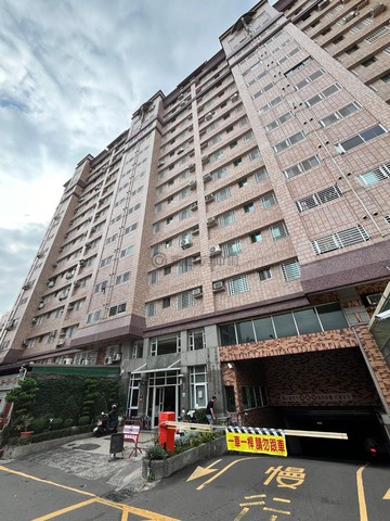 近文山特區中樓層邊間採光通風三房平車｜高雄市鳳山區文龍東路