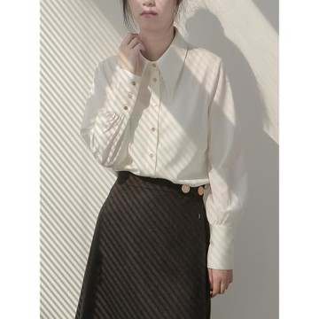 法式氣質緞面白色襯衫女2025春裝新款設計感小眾尖領通勤職業上衣