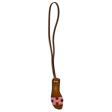 HERMES 愛馬仕 經典H LOGO平底涼鞋造型吊飾/掛飾(棕/粉)