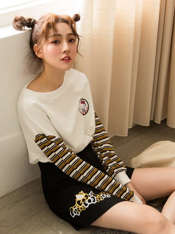 學院系列~KITTY徽章圓領拼接條紋假兩件長袖上衣