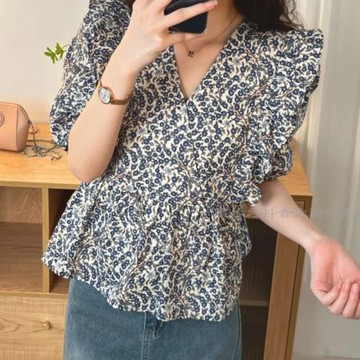 碎花短袖襯衫女夏季V領荷葉邊設計高級感娃娃衫甜酷獨特上衣小眾