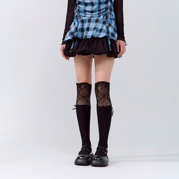 QUEENSHOP_S 女裝 蕾絲鏤空木耳拼接長筒襪 兩色售 現+預 【07110614】