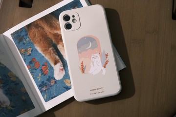 燕麥色 厭世美貓女 iPhone Case