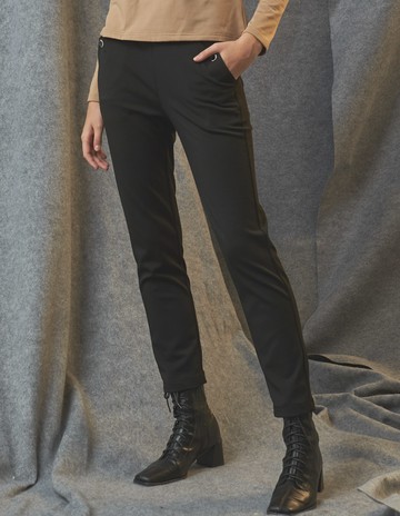 ★【喜芝梅】圓釦山型口袋修身長褲(黑色；M-2L) 223060974