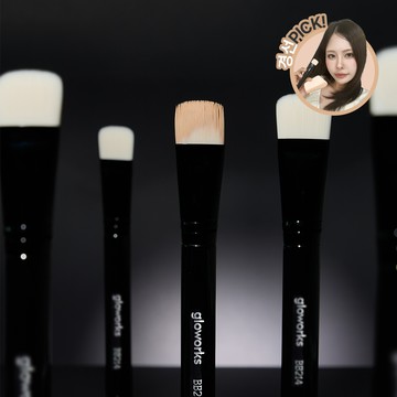 gloworks Kill Pore Foundation Brush BB214
