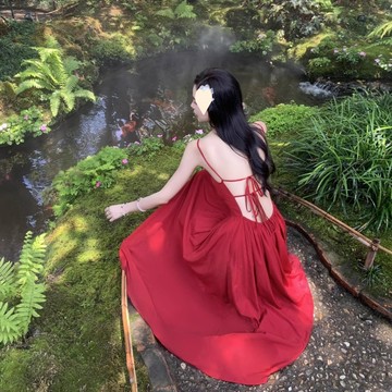度假風 紅色露背吊帶連衣裙女 連身裙女 a字裙 海邊旅遊 穿搭適合拍照 高級感長裙夏 中長裙
