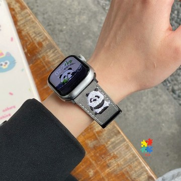 牛仔紋 熊貓刺繡 磁吸扣錶帶 適用 Apple Watch 11 10 9 8 7 SE 42mm 46mm 蘋果錶帶