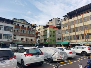 近高雄車站六合夜市黃金三角窗透店｜高雄市新興區同愛街