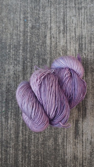 手染線。紫蝴蝶 (單股/襪線/美麗諾)