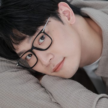 經典黑威靈頓框眼鏡 × FROMEYES 高折射濾藍光鏡片