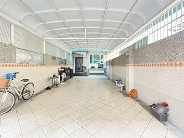 近文山特區｜大地坪雙車墅｜屋況佳直接入住 ｜高雄市鳳山區鳳松路