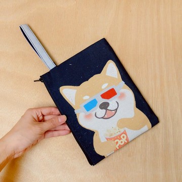 柴柴愛吃爆米花,有狗手拿包