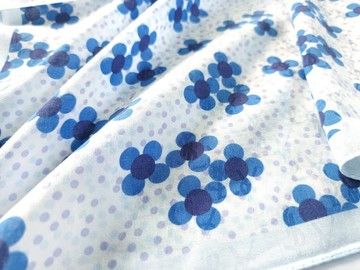 Yves Saint Laurent 手帕 花朵與圓點 23 x 22.5 英吋