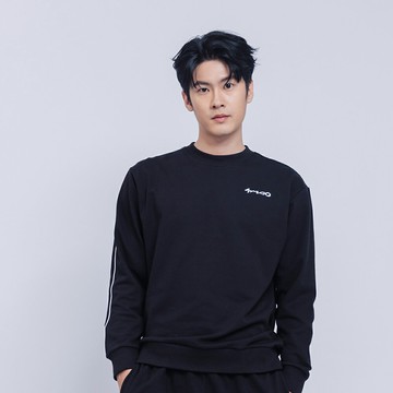 KINGO男女款｜黑色出芽落肩大學T 521127