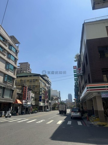 林森路上 市區核心 人潮捷運 面寬金透店｜高雄市新興區林森一路