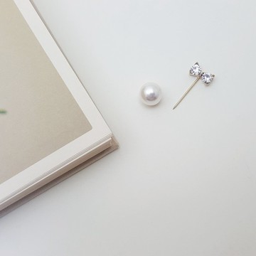 可愛的金絲帶珍珠短翻領別針銀金屬，毛衣夾